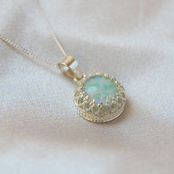 Breastmilk, heavy opalescent fleck & aquamarine /mint opal