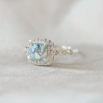 Light blue shimmer, heavy ashes