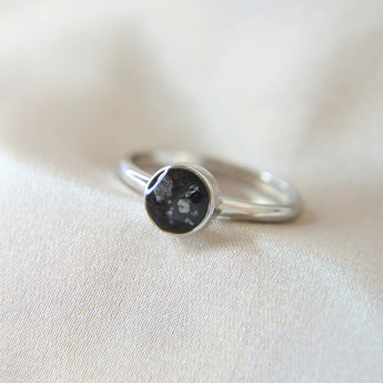Black shimmer, lightly sprinkled ashes, black opal ( red reflections)