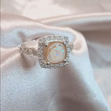 Pearl white shimmer, hair and subtle opalescent fleck