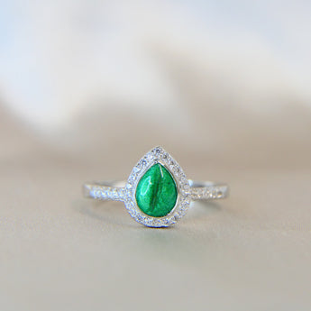 Emerald green shimmer, hair