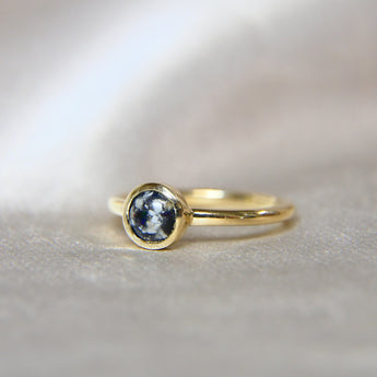 Gold ring, heavy ashes, black shimmer black opal