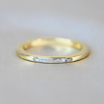Yellow gold band, crystal white shimmer, hair, and lightly sprinkled ashes